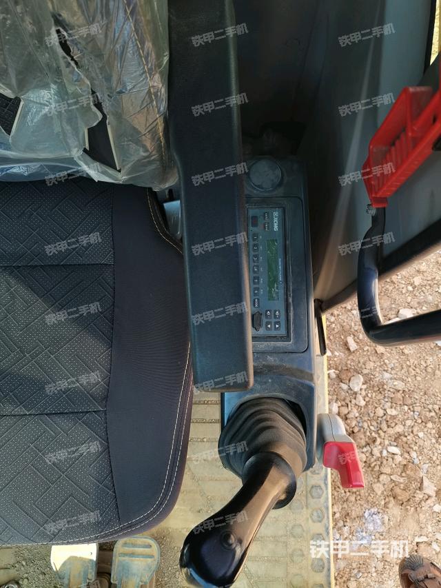 座椅左側控制臺/音響/含左手柄（駕駛室部分）