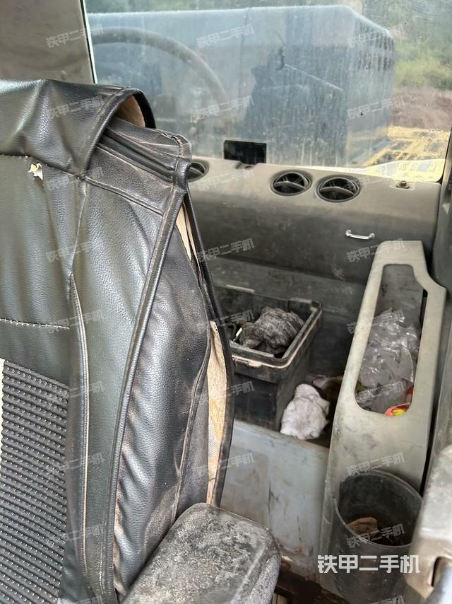 座椅右側(cè)控制臺/鑰匙門/油門/含右手柄（駕駛室部分）