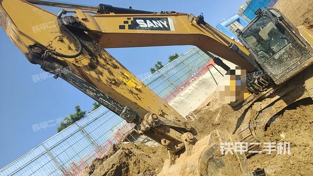 三一重工SY215C挖掘機