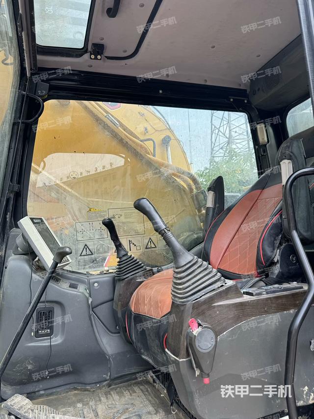 驾驶室整体（整机外观）