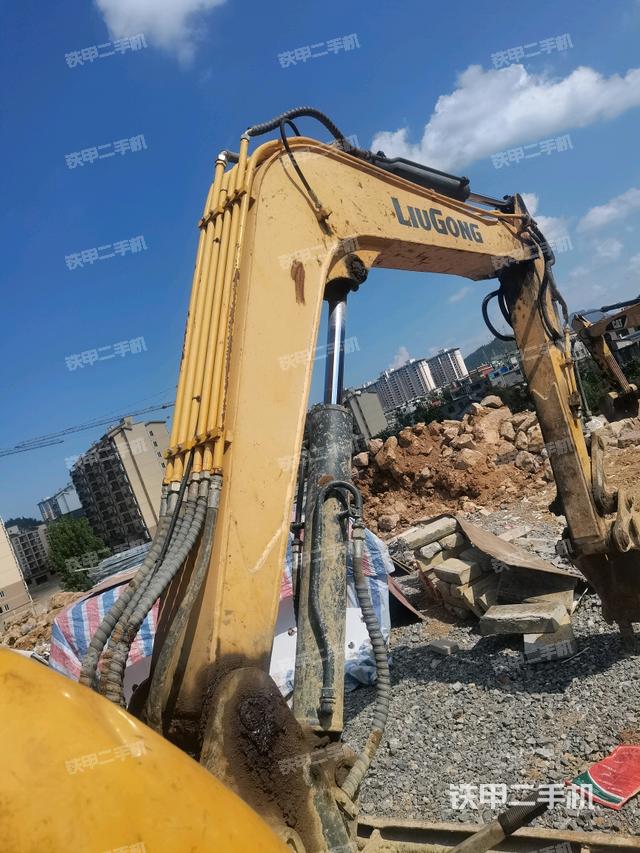 大臂背部俯視(工作和回轉(zhuǎn)裝置) 大臂背部俯視(工作和回轉(zhuǎn)裝置)