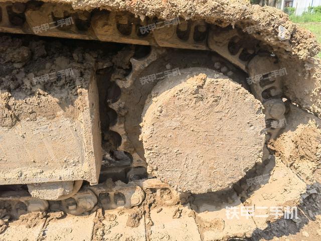 左驅(qū)動輪（行走機(jī)構(gòu)）