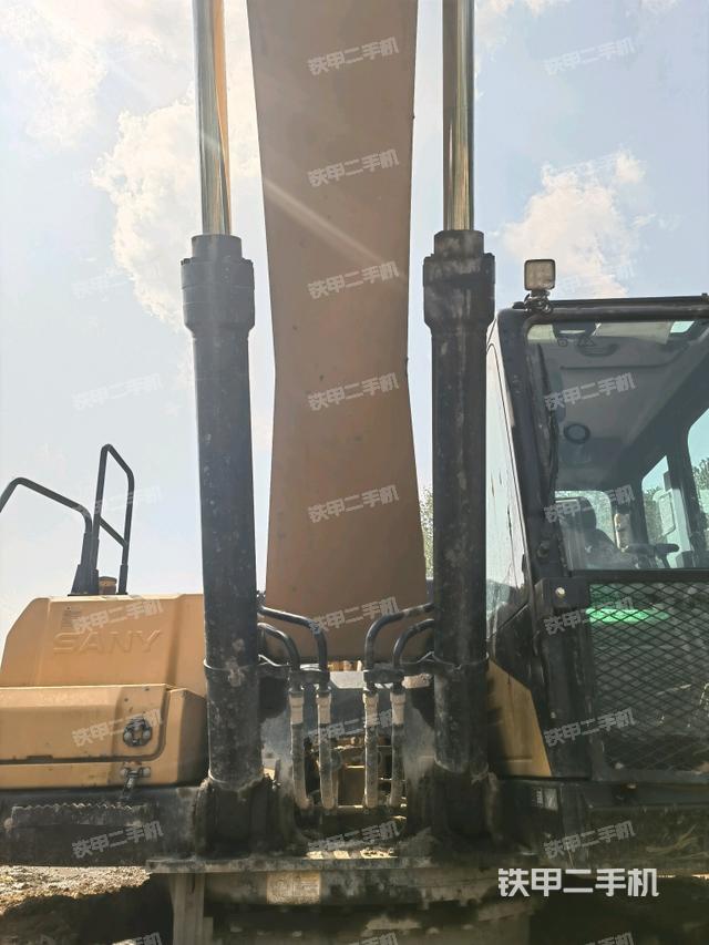 大臂油缸整體?豎拍（工作和回轉(zhuǎn)裝置）