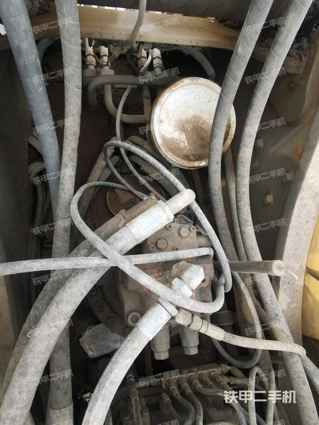 中央回轉接頭特寫（上車部件）