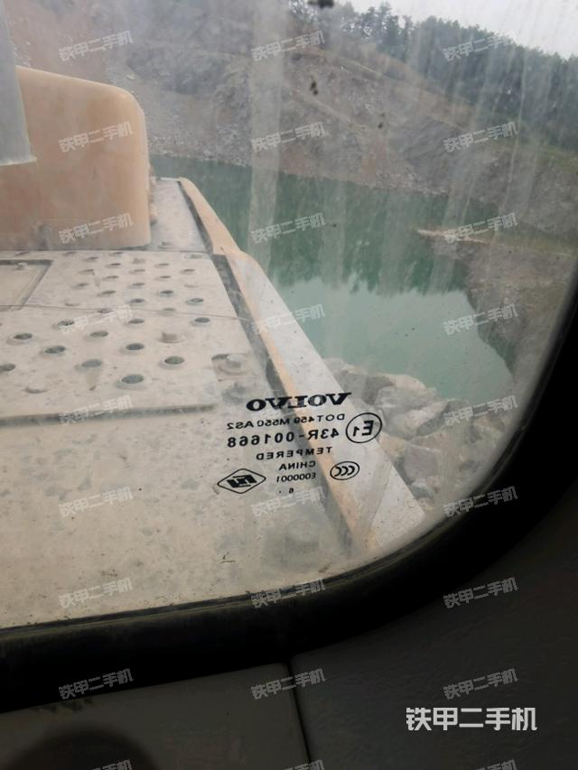 后窗玻璃角標（駕駛室部分）