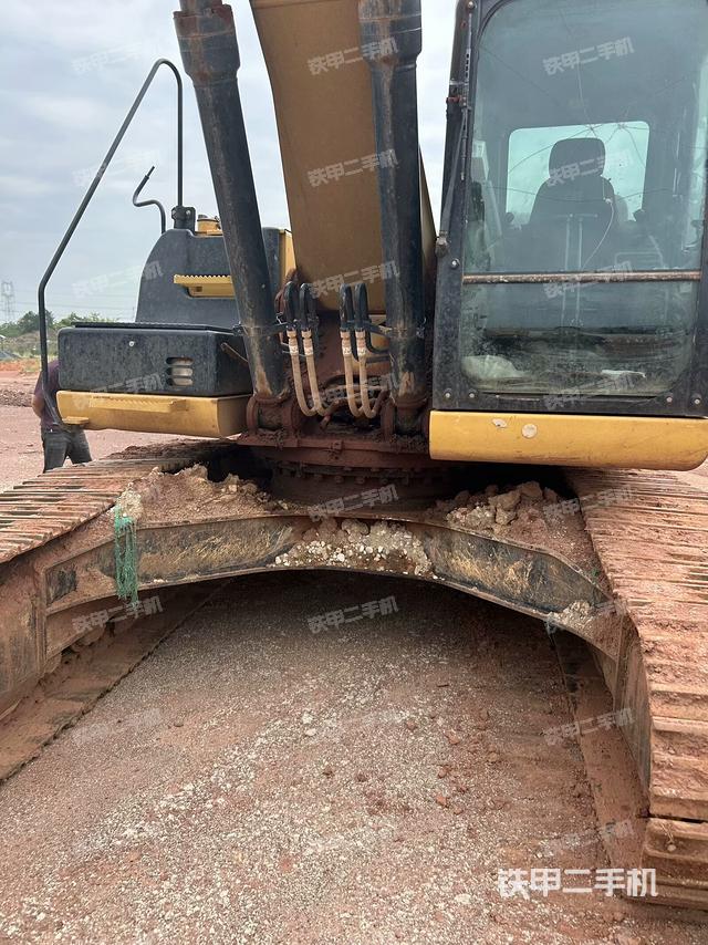 大臂油缸整體?豎拍（工作和回轉(zhuǎn)裝置）