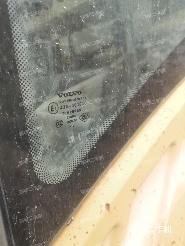 后窗玻璃角標（駕駛室部分）