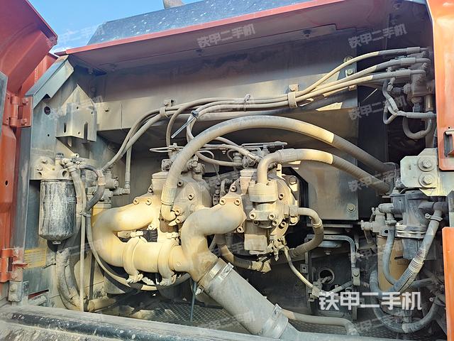 液壓泵艙室正面整體（整機(jī)外觀）