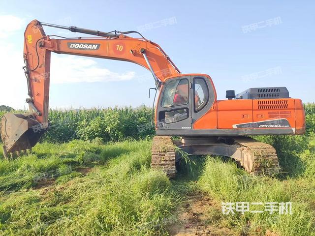 斗山DX300LC-9C挖掘机