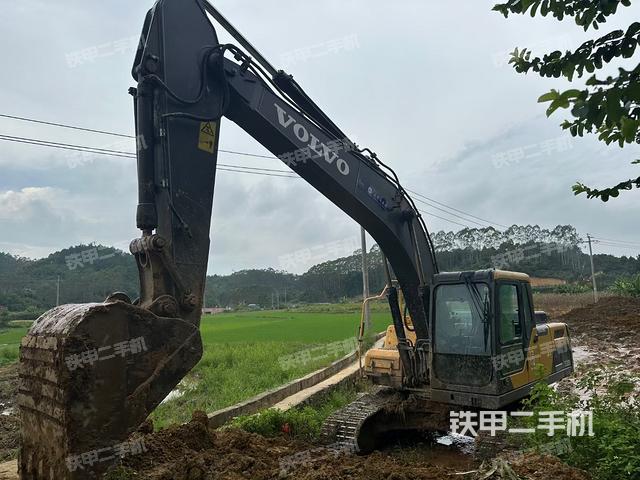 沃尔沃EC200DAG挖掘机