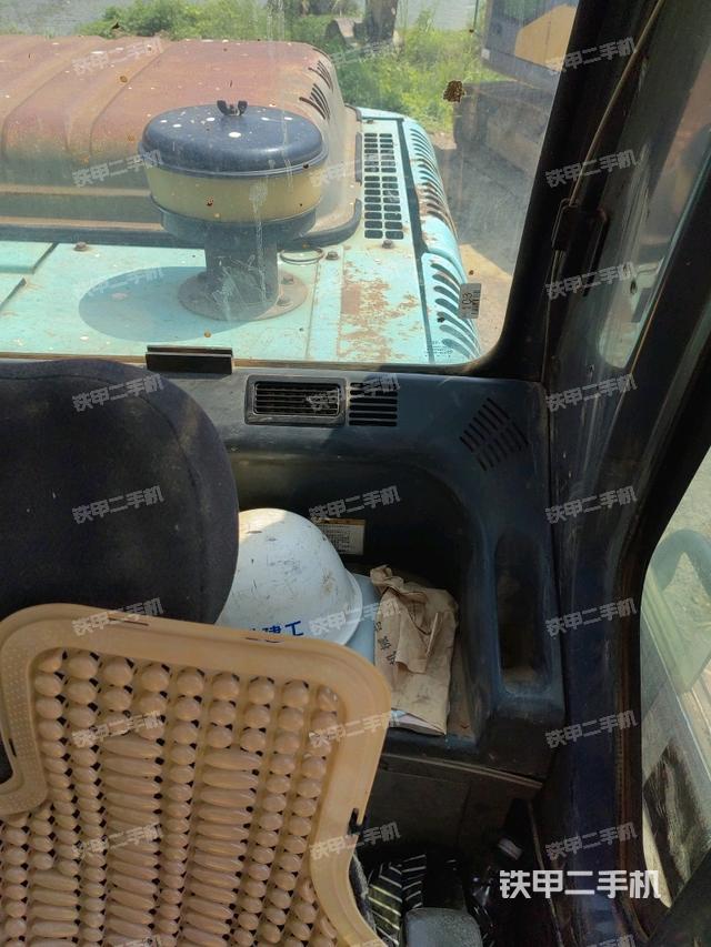 左后方玻璃角標(biāo)（駕駛室部分）