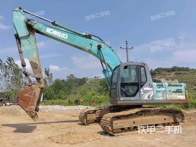 神鋼SK210LC-8挖掘機(jī)