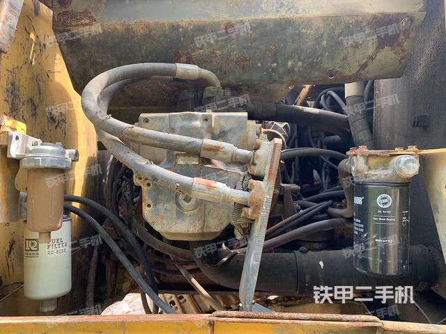 液压泵舱室正面整体（整机外观）