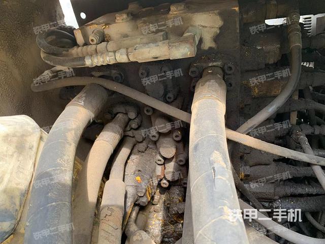 回转马达和主控阀（整机外观）