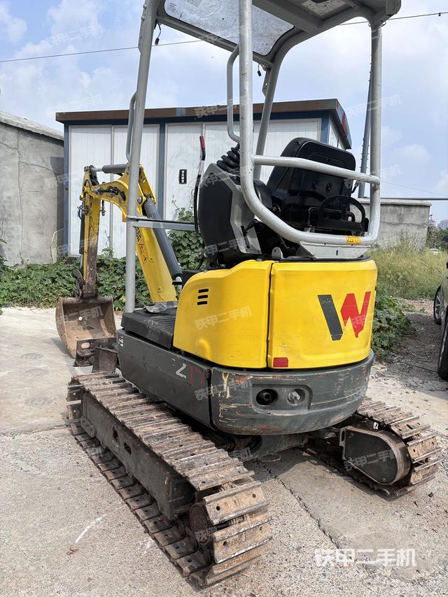 驾驶室顶部（整机外观）