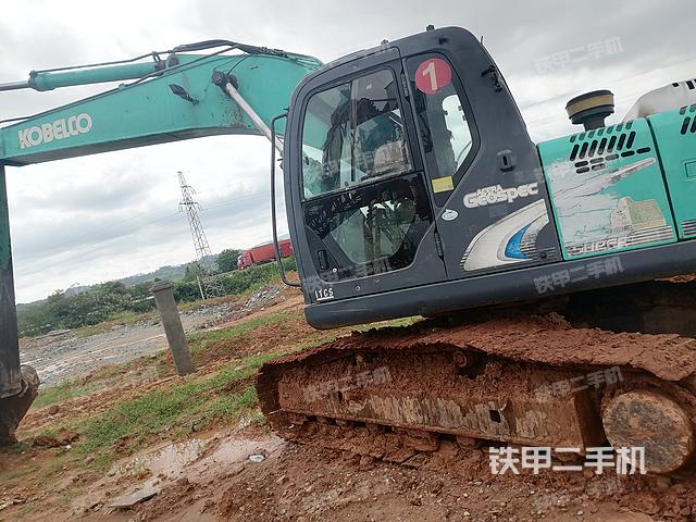 神钢SK200-8挖掘机