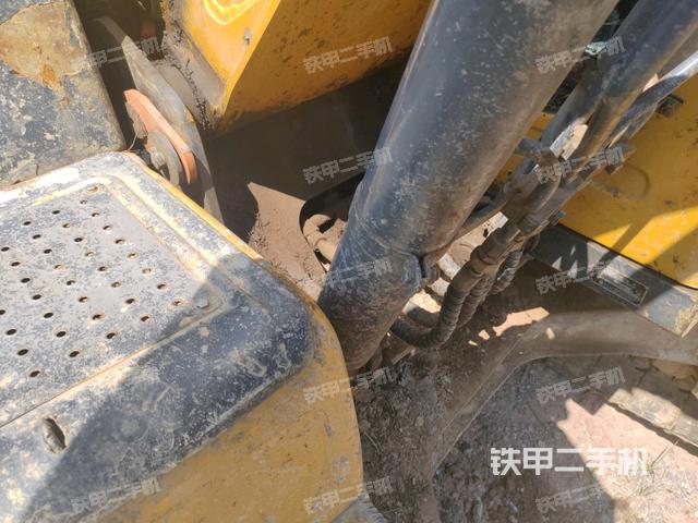 小臂整体右前（工作和回转装置）