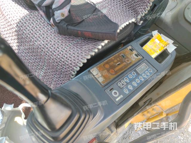 座椅左侧控制台/音响/含左手柄（驾驶室部分）