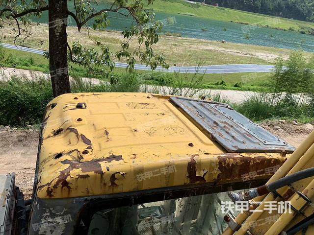 驾驶室顶部（整机外观）