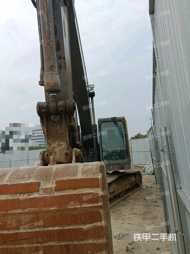 沃尔沃EC210D挖掘机