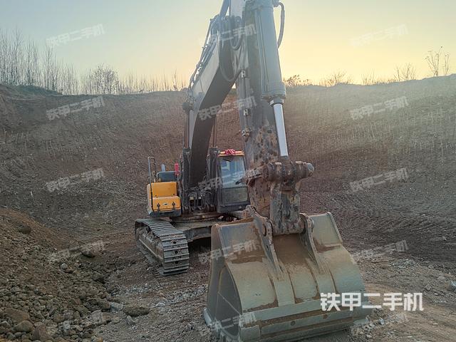 駕駛室頂部（整機外觀）