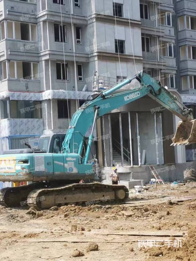 神鋼SK210LC-8挖掘機(jī)
