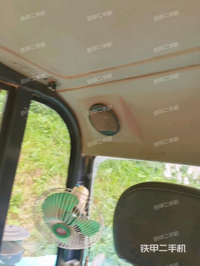 右侧玻璃角标（驾驶室部分）