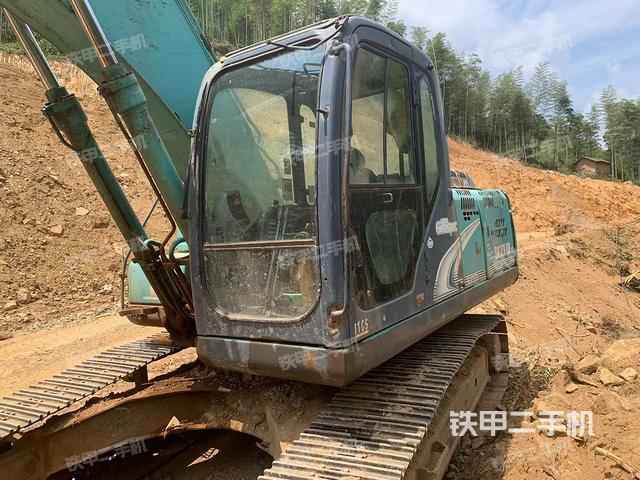 神钢SK210LC-8挖掘机
