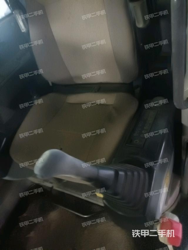 座椅左侧控制台/音响/含左手柄（驾驶室部分）