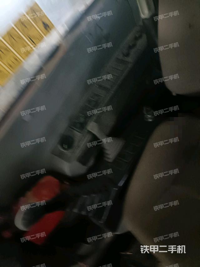 座椅右侧控制台/钥匙门/油门/含右手柄（驾驶室部分）