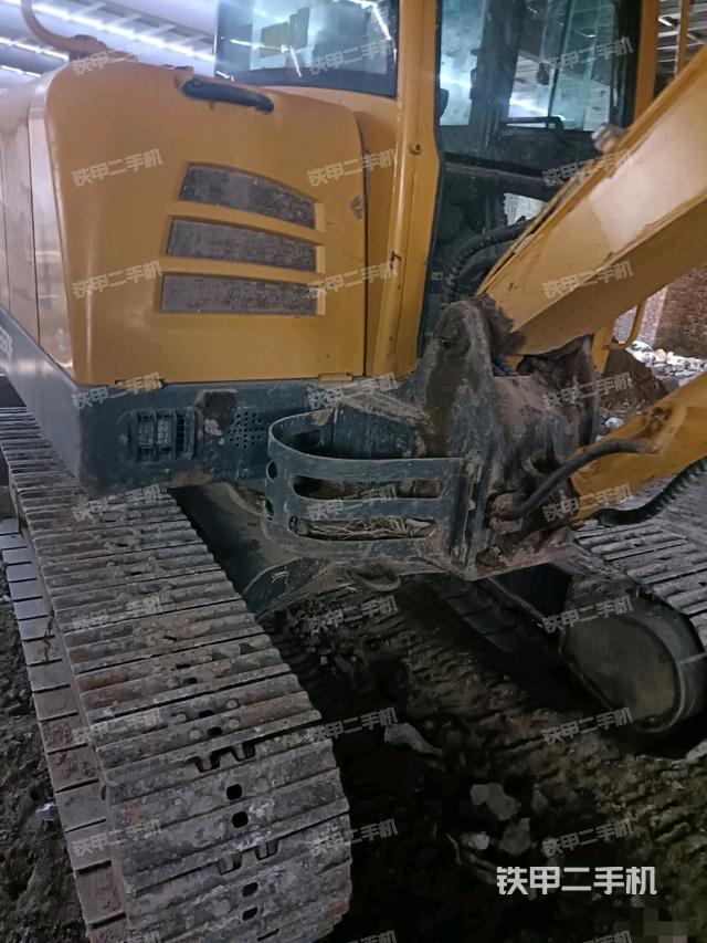 转盘和下车架正前（工作和回转装置）