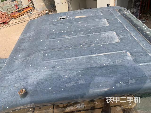 驾驶室顶部（整机外观）