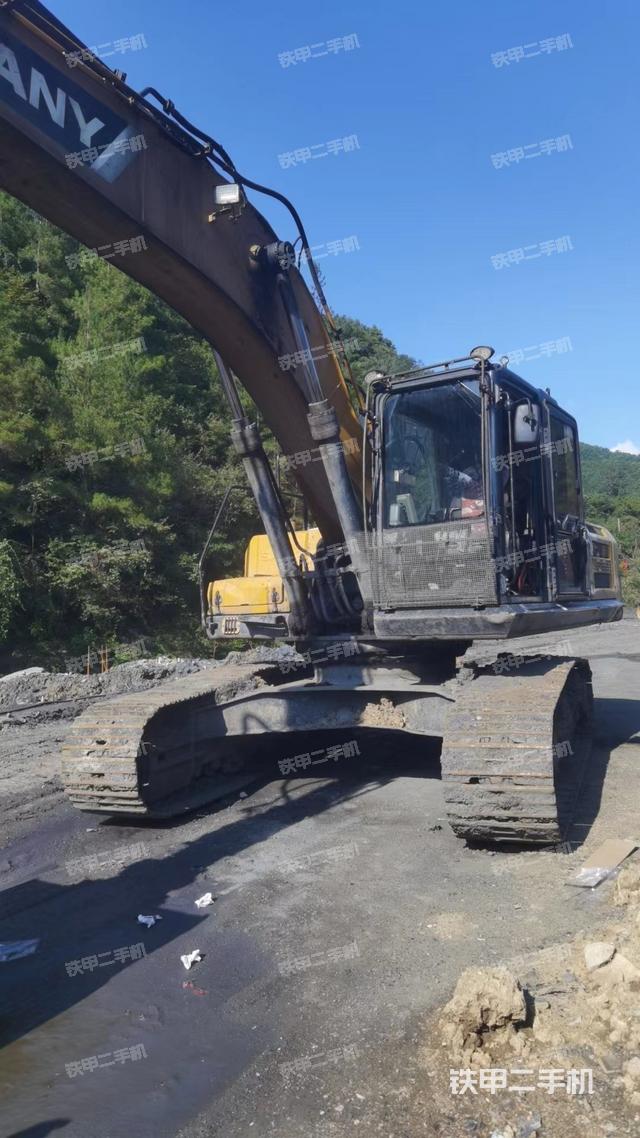 三一重工SY245H挖掘机