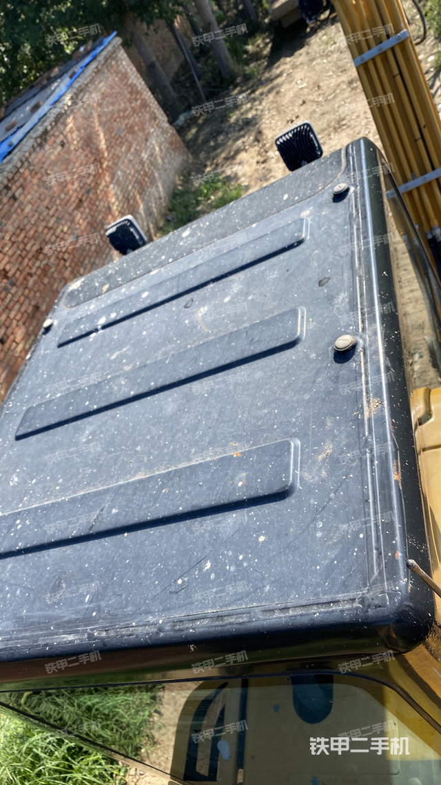 驾驶室顶部（整机外观）