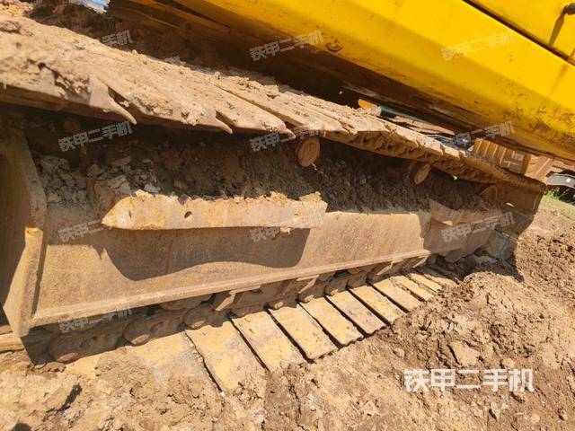右側(cè)履帶整體(行走機(jī)構(gòu)) 右側(cè)履帶整體(行走機(jī)構(gòu))