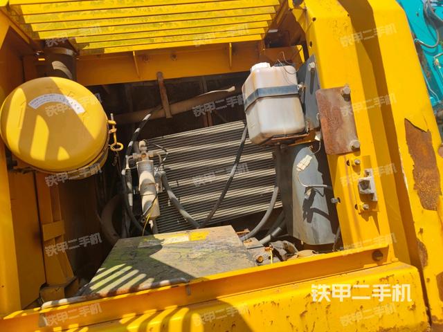 散熱器正面(大件艙室) 散熱器正面(大件艙室)