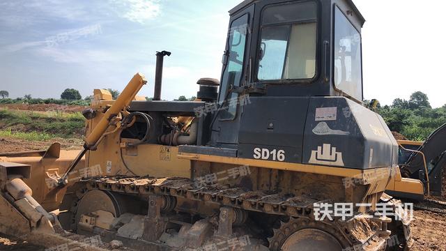 山推SD16标准型推土机