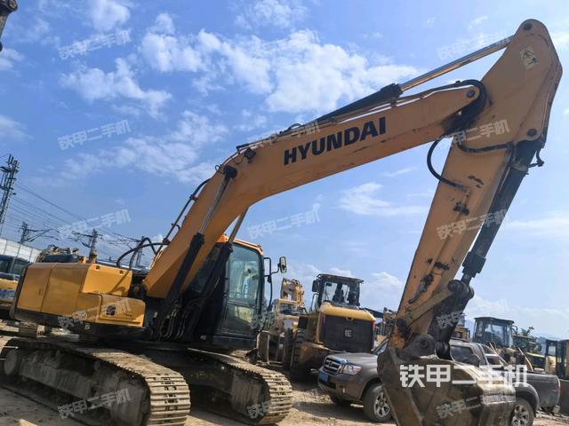 現(xiàn)代R215VS挖掘機(jī)