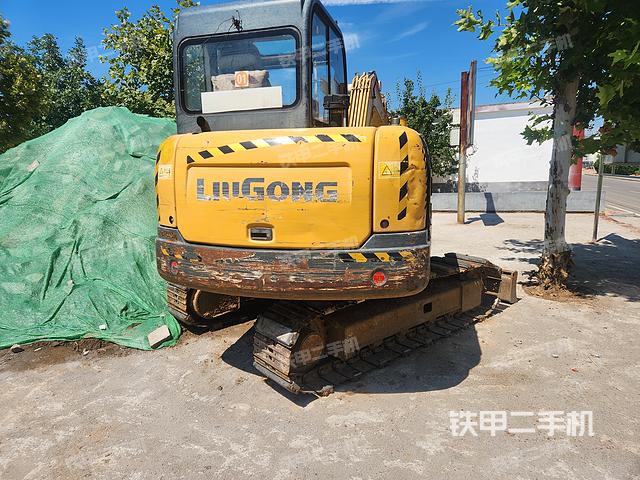 回转马达和主控阀（整机外观）