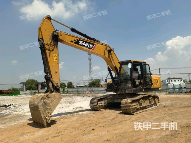 三一重工SY215C挖掘机