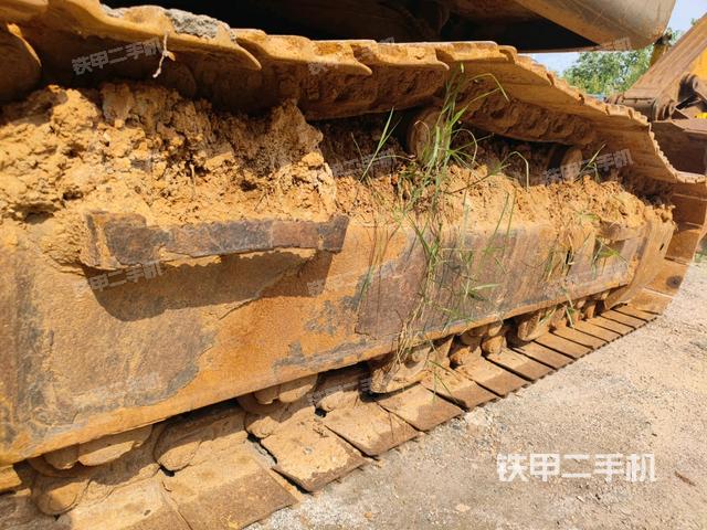 右側(cè)履帶整體(行走機構(gòu)) 右側(cè)履帶整體(行走機構(gòu))