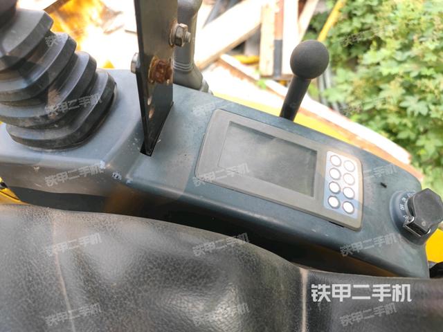 座椅右側控制臺/鑰匙門/油門/含右手柄（駕駛室部分）