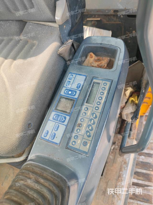 座椅右側(cè)控制臺/鑰匙門/油門/含右手柄(駕駛室部分) 座椅右側(cè)控制臺/鑰匙門/油門/含右手柄(駕駛室部分)