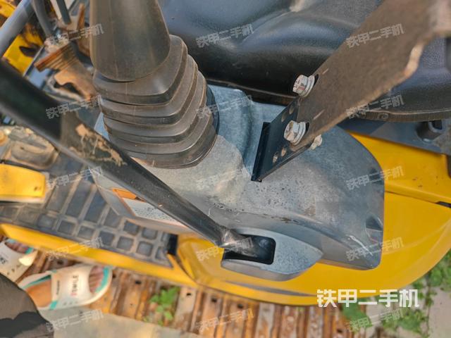 座椅左側控制臺/音響/含左手柄（駕駛室部分）