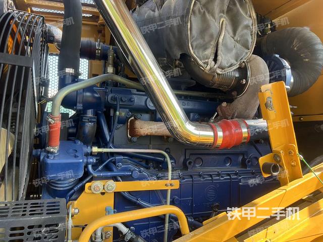 发动机右侧（整机外观及大件）