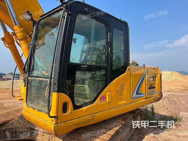 龙工LG6225E挖掘机