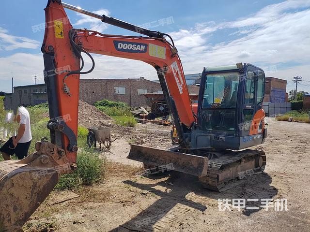 斗山DX55-9C挖掘机