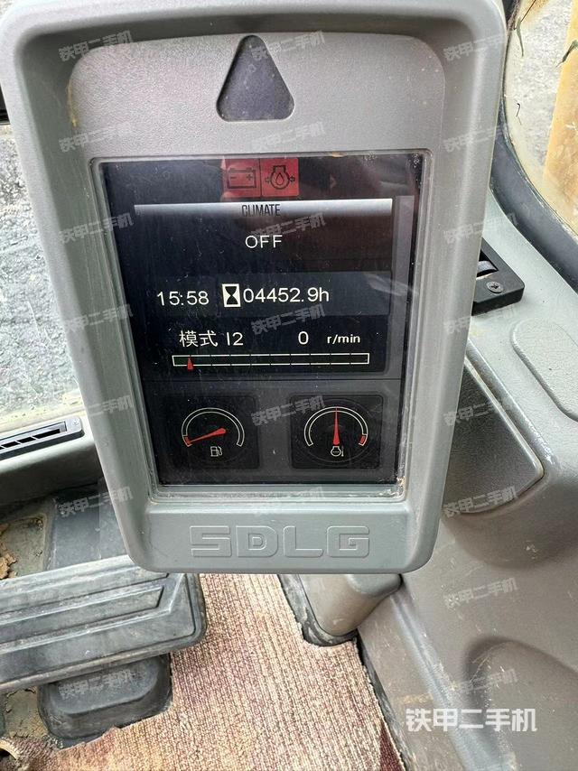 显示屏 (驾驶室部分) 显示屏 (驾驶室部分)