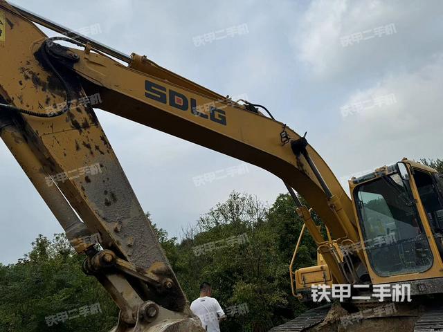 大臂整体 右侧(工作和回转装置) 大臂整体 右侧(工作和回转装置)