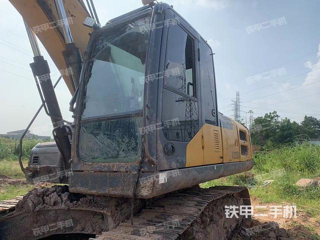 徐工XE215D挖掘機(jī)